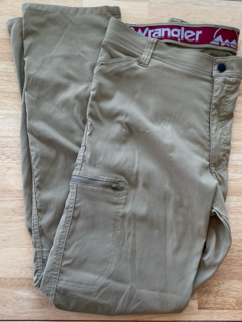 Wrangler Men's Chino Pants in Olive